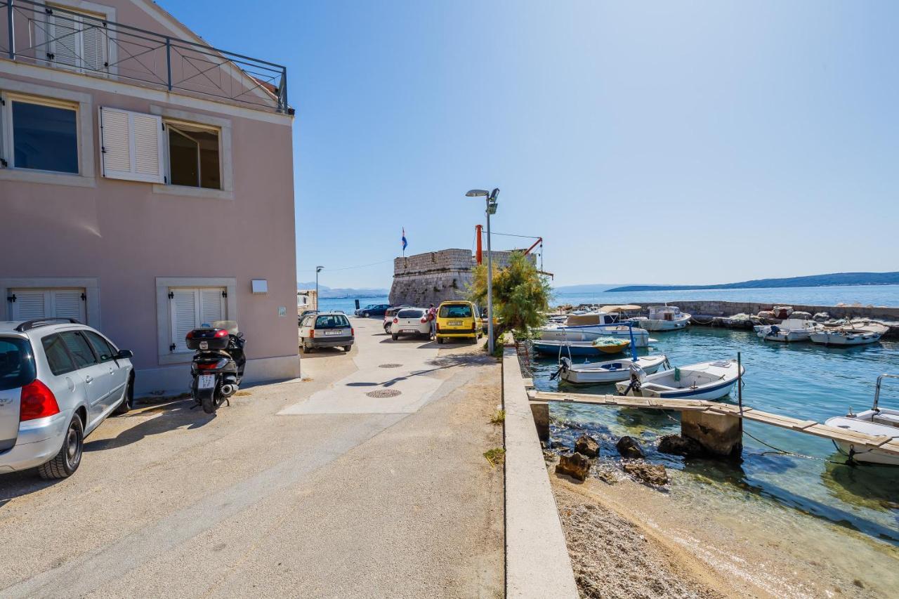 Beachfront Apartment Nehaj Kastel Kaštela Exterior foto