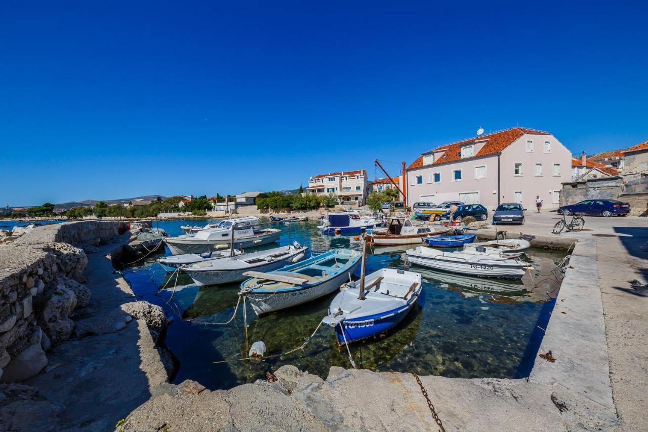 Beachfront Apartment Nehaj Kastel Kaštela Exterior foto